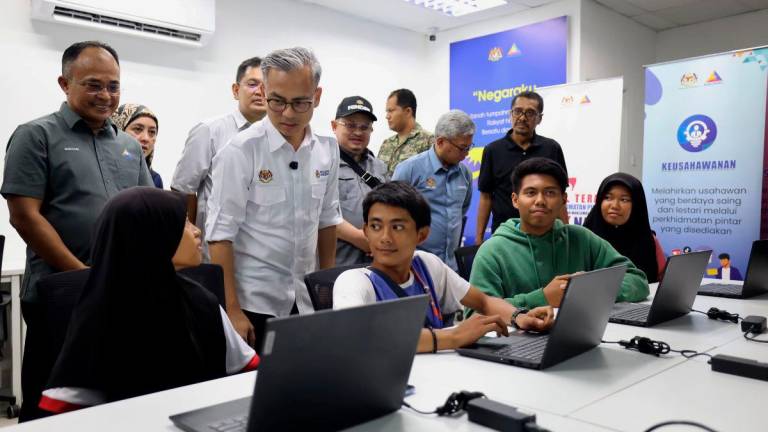 Communications Minister Datuk Fahmi Fadzil during his visit to the National Information Dissemination Centre (NADI) in Pulau Banggi, Kudat today. - BERNAMA