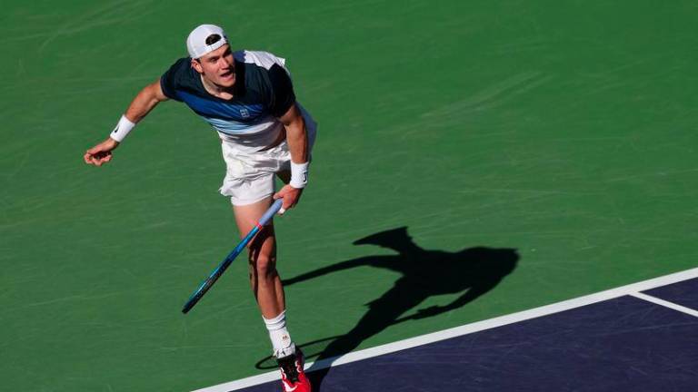 Jack Draper of Great Britain serves against Carlos Alcaraz of Spain in their Semifinal round match during the BNP Paribas Open at Indian Wells Tennis Garden on March 15, 2025 in Indian Wells, California. - AFPPIX