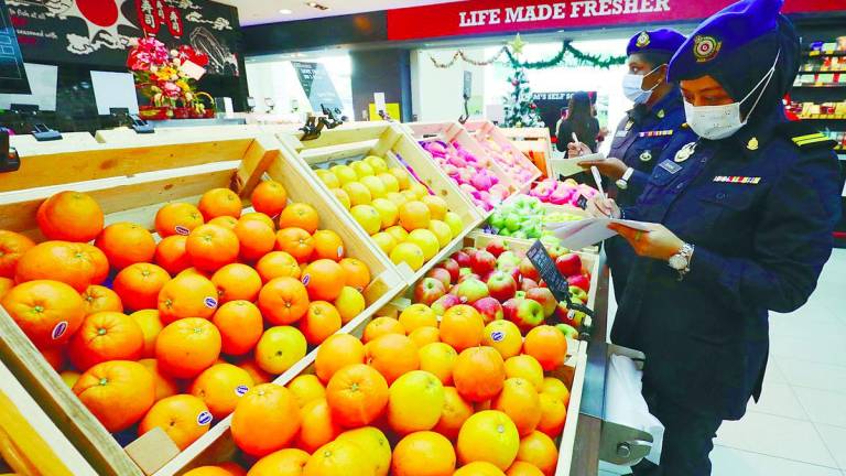 Supermarkets and grocers should be encouraged to offer rotational weekly discounts on local and commonly imported fruits under a “Healthy Fruit for All” initiative, making nutritious choices more accessible to everyone. – Masry Che Ani/theSun