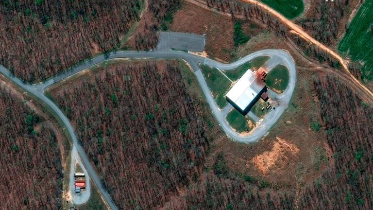 This handout satellite image by Vantor taken on April 3, 2021 and released by Vantor on October 11, 2025, shows a view of Accurate Energetic Systems before the explosion, in McEwen, Humphreys County, Tennessee. - SATELLITE IMAGE ©2025 VANTOR / AFP