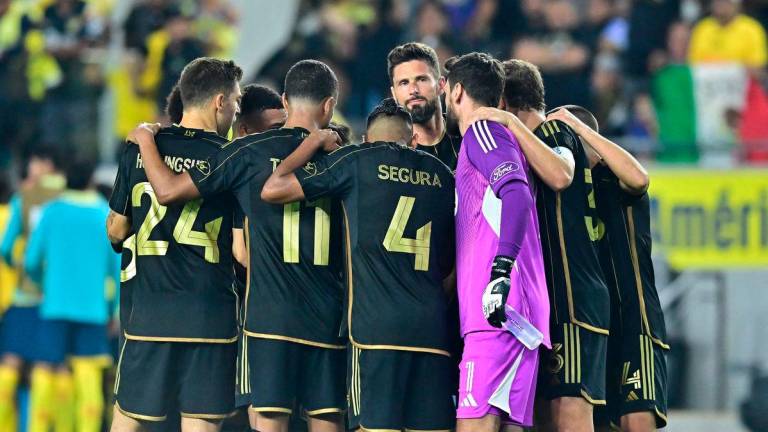 LAFC’s French forward #09 Olivier Giroud (C) and LAFC’s French goalkeeper #01 Hugo Lloris gather with their teammates ahead of a play-in match between LAFC and Club America for the final spot in the 2025 FIFA Club World Cup, at BMO Stadium in Los Angeles, California, on May 31, 2025. (Photo by Frederic J. BROWN / AFP)