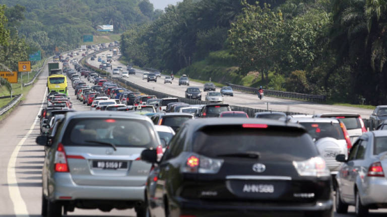 Traffic jam from Kuala Kangsar to Simpang Pulai