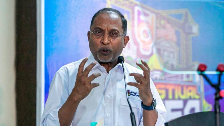 Menteri Pengajian Tinggi Datuk Seri Dr Zambry Abd Kadir berucap pada Majlis Peluncuran Festival Idea Peringkat Negeri (FOI @ NEGERI) dan Festival Idea Negeri Perak (FOI@PERAK) TAHUN 2025 di Universiti Teknologi Mara (UiTM) Cawangan Perak Kampus Seri Iskandar di sini hari ini. - BERNAMA