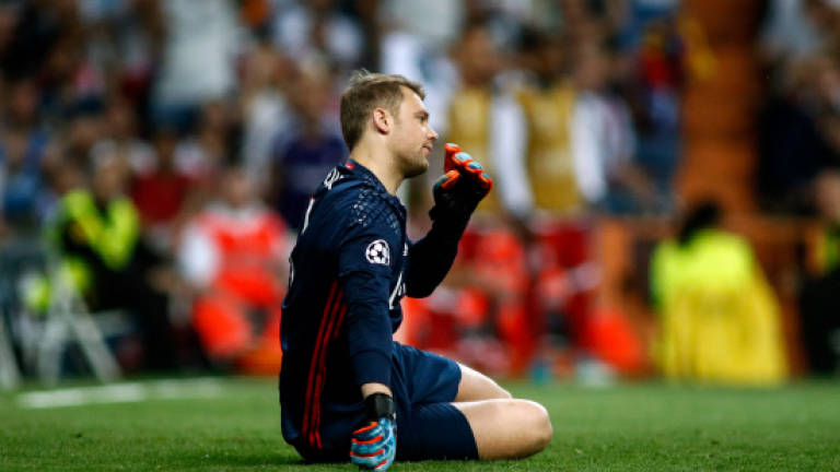 Bayern's Neuer out for season with foot fracture