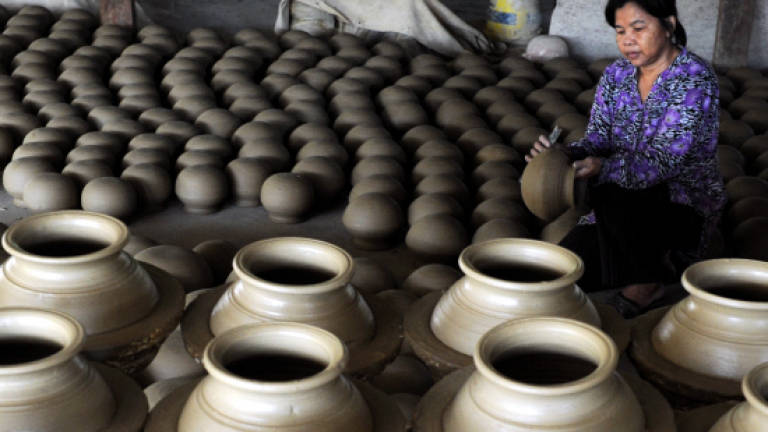 Demand for traditional clay pots increase during ponggal festival