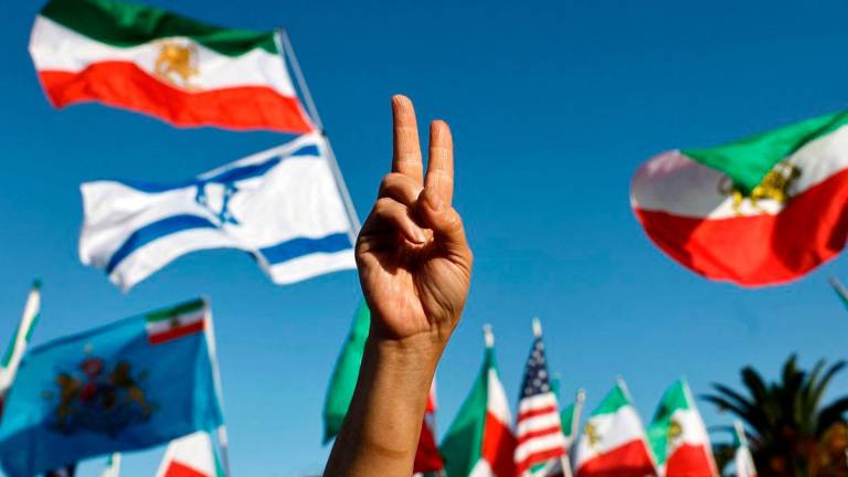 Supporters of regime change in Iran rally outside the Wilshire Federal Building on June 23, 2025 in Los Angeles, California. (Photo by MARIO TAMA / GETTY IMAGES NORTH AMERICA / AFP)
