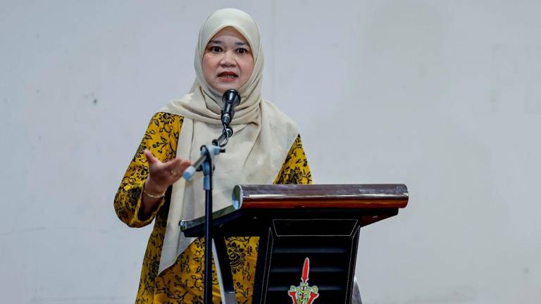 Menteri Pendidikan Fadhlina Sidek menyampaikan ucapan pada Program Sesi Townhall Anti Buli Peringkat Buli Peringkat Negeri Selangor di Dewan Jubli Perak, Bangunan Sultan Salahuddin Abdul Aziz Shah hari ini -fotoBERNAMA