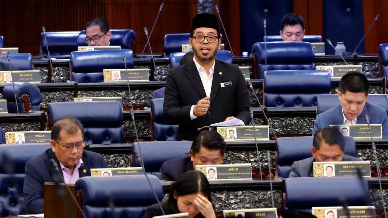 Timbalan Menteri di Jabatan Perdana Menteri (Hal Ehwal Agama) Senator Dr. Zulkifli Hasan pada sesi pertanyaan bagi jawab lisan di Dewan Rakyat hari ini-fotoBERNAMA