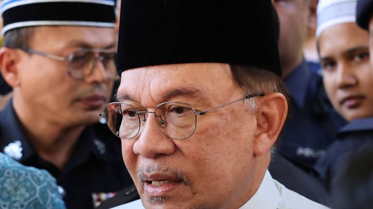 Perdana Menteri Datuk Seri Anwar Ibrahim ketika ditemui media selepas menunaikan solat Jumaat di Surau Al-istiqlal Presint 14 hari ini. - BERNAMA