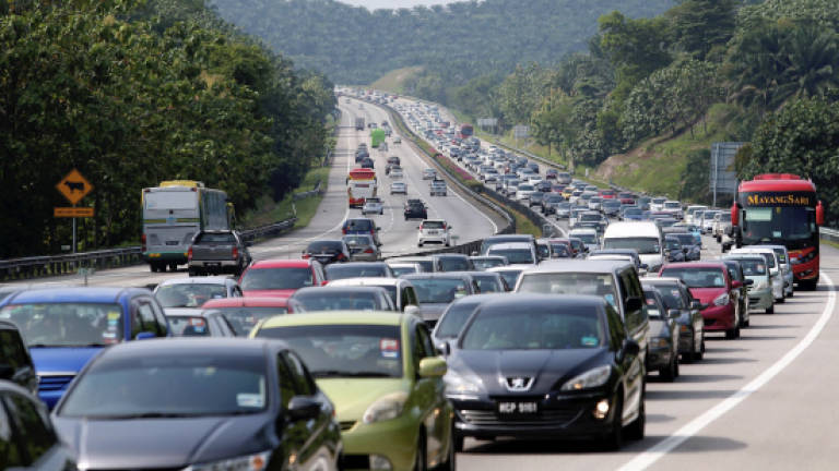 Traffic jam from Kuala Kangsar to Simpang Pulai