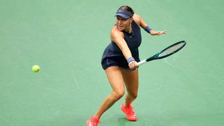 Amanda Anisimova of the United States plays a backhand against Aryna Sabalenka during their Women’s Singles Final match. - CLIVE BRUNSKILL / GETTY IMAGES NORTH AMERICA / AFP