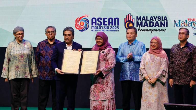 Plantation and Commodities Minister Datuk Seri Johari Abdul Ghani (third, left) who has been entrusted with the responsibilities and functions of the Minister of Natural Resources and Environmental Sustainability, receives the Kuala Lumpur Declaration on Climate Resilience from Kuala Lumpur Mayor Datuk Seri Dr Maimunah Mohd Sharif (fourth, left) during the opening of the International Greentech and Eco Products Exhibition and Conference Malaysia (IGEM) 2025 and the Kuala Lumpur Sustainability Summit (KLSS) 2025 at the Kuala Lumpur Convention Centre (KLCC) today. - BERNAMA
