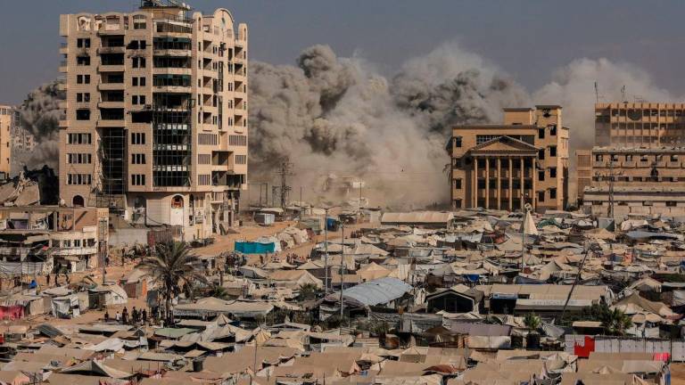 Smoke rises as a residential building collapses after an Israeli air strike, in Gaza City, September 8, 2025. REUTERS/Dawoud Abu Alkas/File Photo