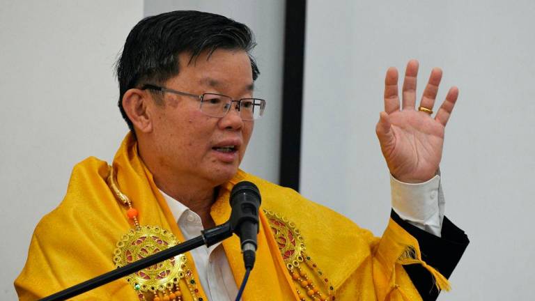 Ketua Menteri Pulau Pinang Chow Kon Yeow berucap pada majlis penyampaian replika cek kepada 28 Sekolah Jenis Kebangsaan Tamil dan Pusat Pendidikan Punjabi negeri Pulau Pinang semalam- BERNAMA