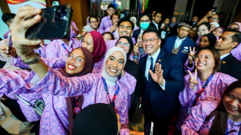 Nga visited the Housing and Local Government Ministry booth after attending the opening ceremony of Asean forums (ASUF, AGMF and MGMAC) at the Plenary Hall, Kuala Lumpur Convention Centre yesterday. – ADAM AMIR HAMZAH/THESUN