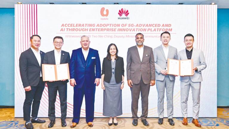 From left: Woon, Chang, Mohamad Salim. Teo, Mano, Sun and Chow at the MoU signing ceremony.