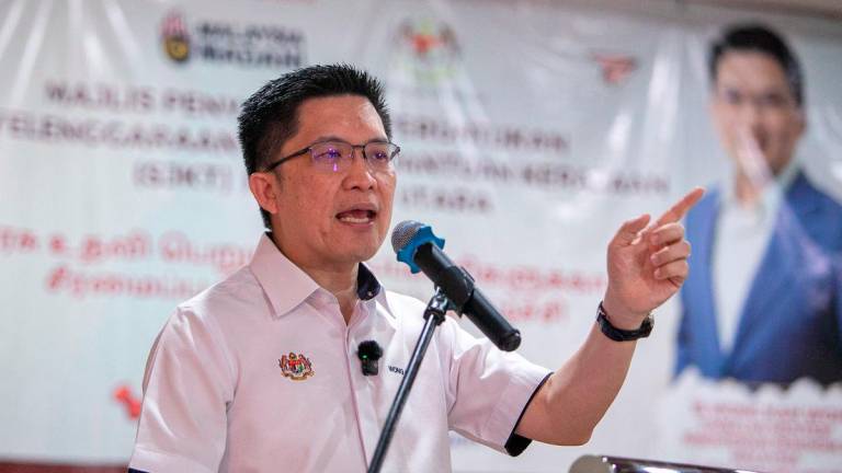 Timbalan Menteri Pendidikan Wong Kah Woh berucap pada Majlis Penyampaian Peruntukan Sekolah Bantuan Kerajaan untuk Sekolah Jenis Kebangsaan Tamil (SJKT) di Dewan Kuil Om Sri Veeramuthu Kengumangi hari ini. - BERNAMA
