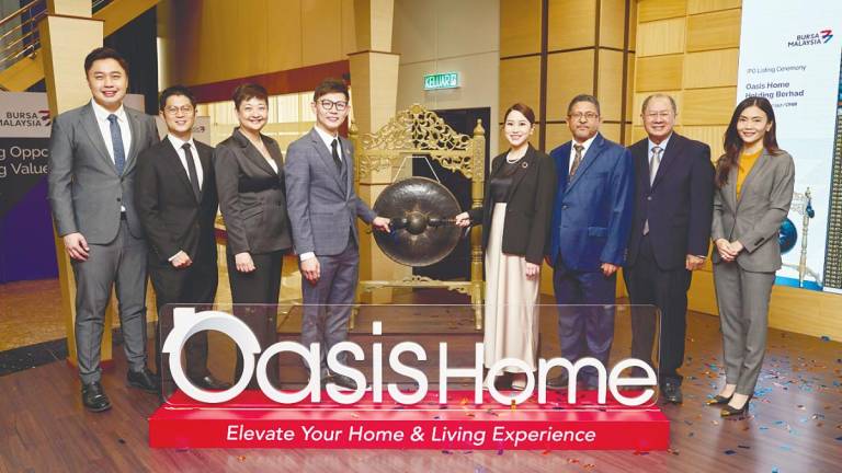 From left: Oasis Home director Chew Phai Hau, director Ho Tze-Shiang, director Tan Mui Ping, Teoh, COO Datin Tang Jing Wen and chairman Ahmad Tajudin Omar, MIDF Amanah Investment Bank director and chairman Datuk Mohd Nasir Ali and CEO Datuk Seri Nur Julie Gwee Ariff at the listing ceremony.