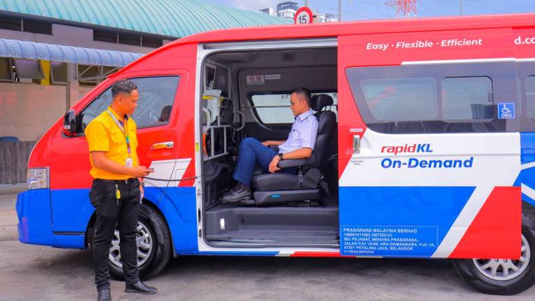 Rapid Bus Sdn Bhd (Rapid Bus) selaku pengendali perkhidmatan pengangkutan awam bas di Lembah Klang, Pulau Pinang serta Kuantan memperkenalkan mod pembayaran baharu melalui sistem pembayaran terbuka bagi perkhidmatan Rapid KL On-Demand bermula 27 Mac 2025 - ADIB RAWI YAHYA/ THESUN