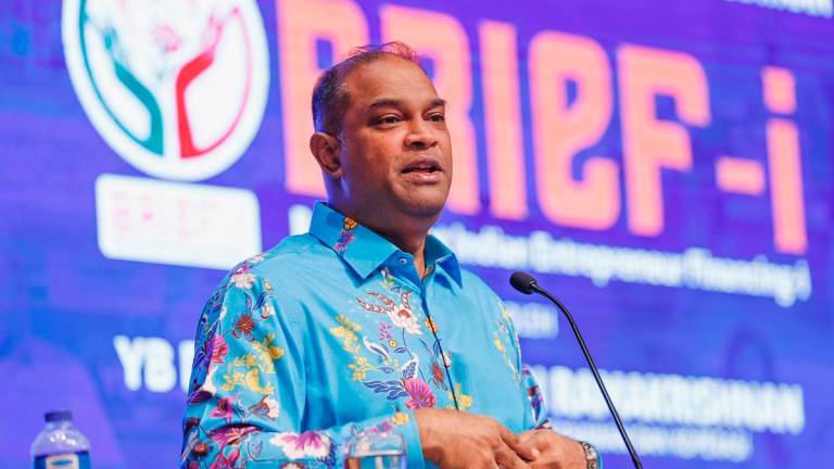 Timbalan Menteri Pembangunan Usahawan dan Koperasi, Datuk Seri R. Ramanan berucap pada Majlis Penyerahan Cek Cura Program Pembiayaan Bank Rakyat Indian Entrepreneur Financing-i (BRIEF-i) di Menara Kembar Bank Rakyat, hari ini-fotoBERNAMA