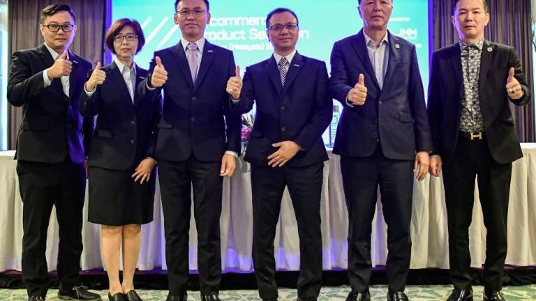 Tang (second from right), Yang (third from right) and JMM Holding managing director Albert Chan (third from left) and other executives at the expo launch press conference. – Bernamapic