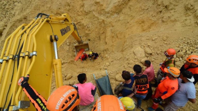 Toll jumps to 29 in central Philippine landslide