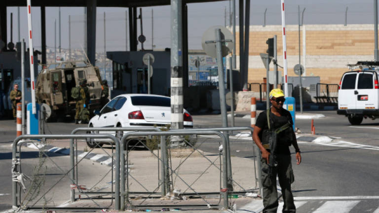 Israeli guards wound suspected Palestinian attacker