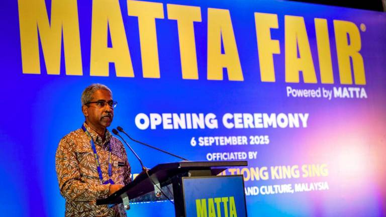 Timbalan Ketua Setiausaha Kementerian Pelancongan, Seni dan Budaya Malaysia, Surrendren Sathasivam yang mewakili Menteri Datuk Seri Tiong King Sing, menyampaikan ucapan beliau semasa majlis perasmian MATTA Fair Kebangsaan ke-57 di Pusat Pameran dan Perdagangan Antarabangsa Malaysia (MITEC) hari ini. - BERNAMA