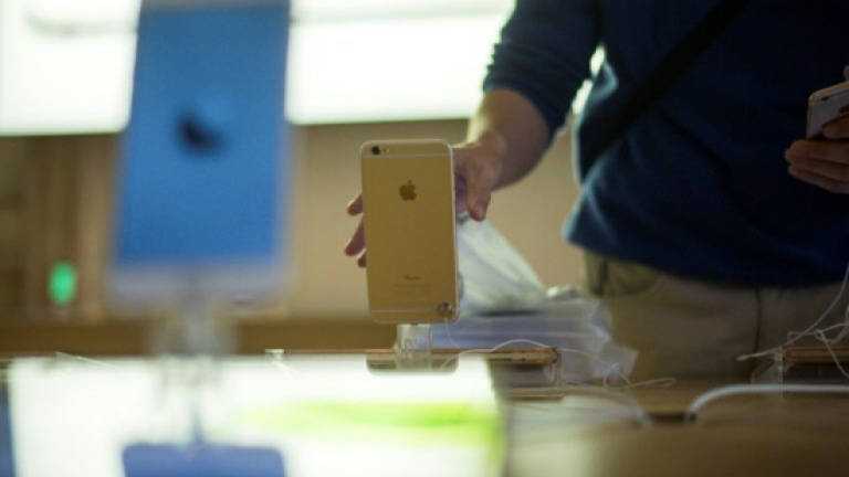 Apple apologizes for slowing iPhones, offers discounted batteries