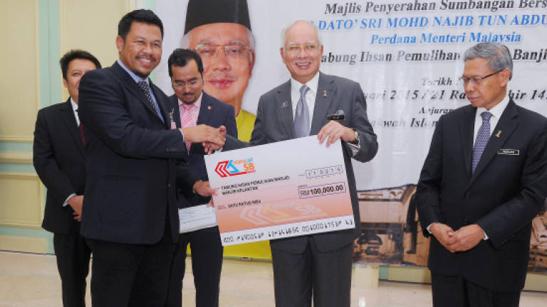 PM receives RM10m contributions to restore flood hit mosques