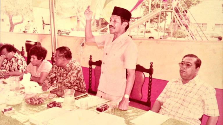 Tan Sri Mohd Yussof (centre) as Umno state secretary during a Penang Umno meeting. – Handout to theSun