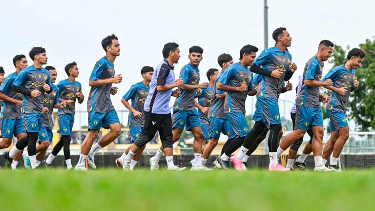 Para pemain Terengganu FC (TFC) menjalani sesi latihan di Kompleks Sukan Gong Badak- BERNAMA