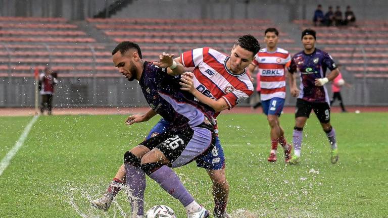 Terengganu FC player, Raianderson Da Costa (left), was fouled by KL City FC player, Ryan Lambert, during the 2025/2026 Malaysia Super League match at the Kuala Lumpur Football Stadium in Cheras today. Final score: KL City FC 1-0 Terengganu FC. – BERNAMA