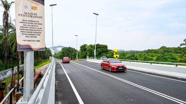 Jambatan di Jalan Durian Mentangau yang telah siap dibina dan diserahkan kepada Kerajaan Negeri pada majlis penyerahan projek siap menggantikan jambatan sedia ada yang rosak, hari ini -fotoBERNAMA