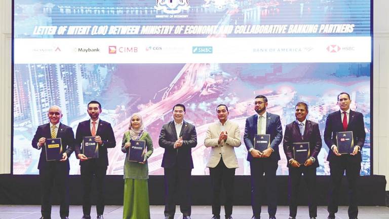 Rafizi (fourth from left), Johor Menteri Besar Datuk Onn Hafiz Ghazi (fourth from right) and representatives of the six participating banks at the LOI signing ceremony today. – Bernamapic