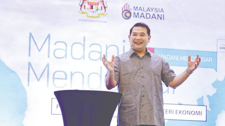 Rafizi speaking at the 13MP engagement session in Putrajaya today. – Bernamapic