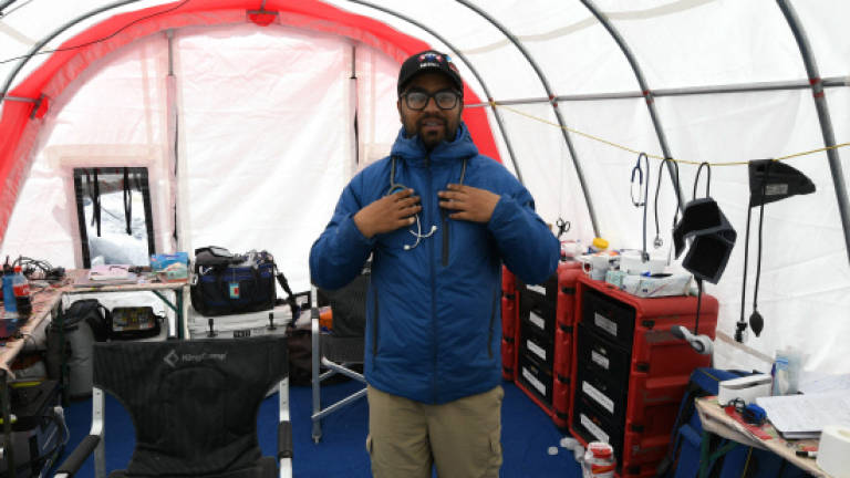 World's highest ER battles to save lives on Everest