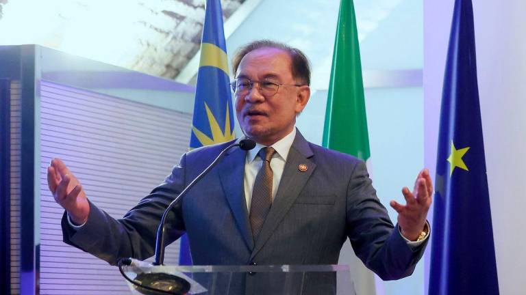 Perdana Menteri Datuk Seri Anwar Ibrahim menyampaikan ucapan ketika menerima kunjungan hormat Timbalan Perdana Menteri Italy Antonia Tajani yang juga Menteri Luar di sini, hari ini-BERNAMA
