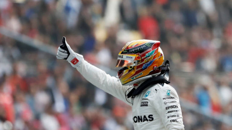 Hamilton takes pole for Chinese Grand Prix