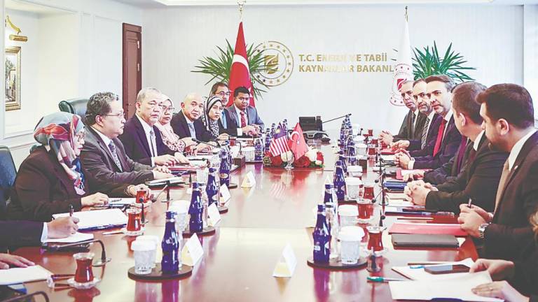 The Malaysian delegation led by Fadillah (third, left) holding a meeting with their Turkiye counterparts led by Bayraktar (third, right) to explore potential cooperation in the field of energy transition in Ankara on Tuesday. – Bernamapic