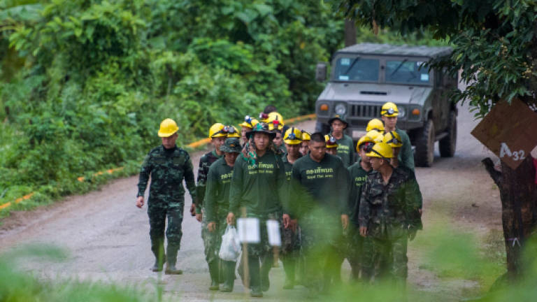 Treacherous Thai cave rescue bid enters day two