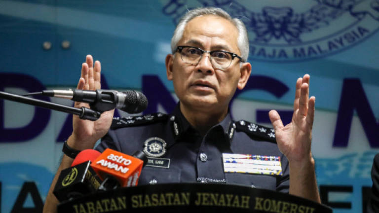 Datuk Seri among six held over illegal foreign currency trading