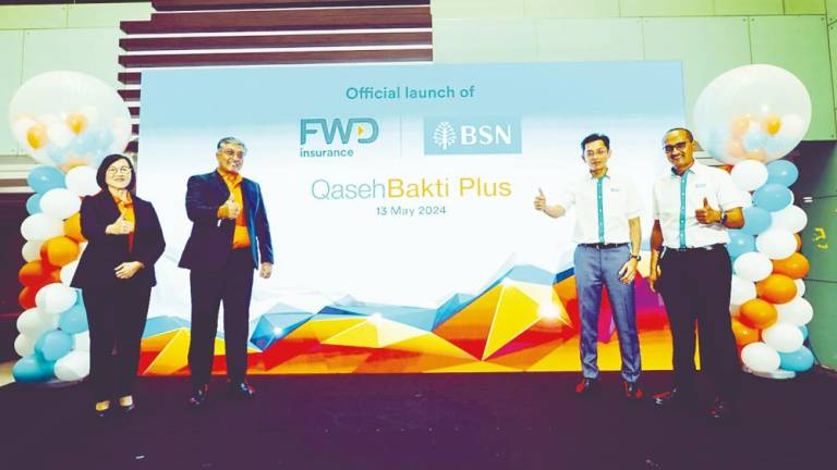 Official launch of Qaseh Bakti Plus by Aman Chowla (second from left), Jay Khairil (second from right).