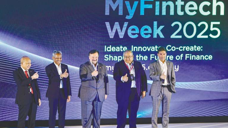 Amir Hamzah (centre) and (from left) Asian Institute of Chartered Bankers chairman Tan Sri Azman Hashim, Bank Negara Malaysia governor Datuk Seri Abdul Rasheed Ghaffour, Securities Commission Malaysia executive chairman Datuk Mohammad Faiz Azmi and Fintech Association of Malaysia president Anil Singh Gill during a group photo after the launch of MyFintech Week 2025 at Sasana Kijang today. – Bernamapic