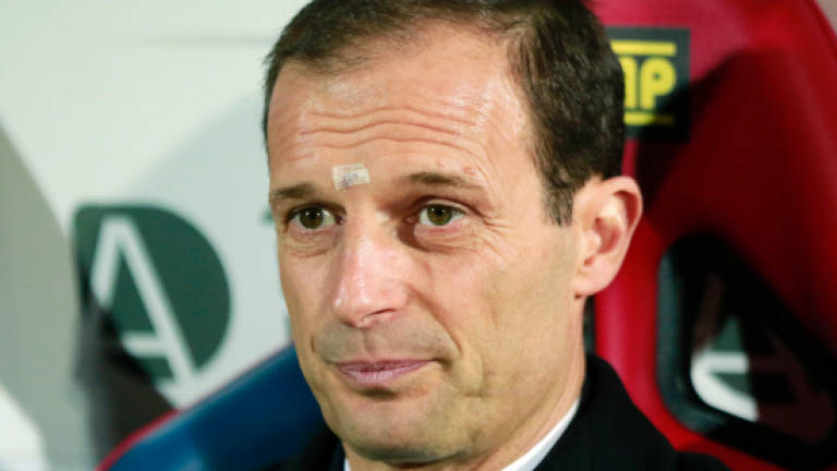 Juve march on as Allegri England rumours swirl