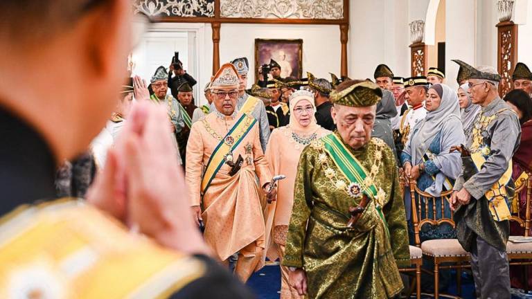 Sultan Pahang Al-Sultan Abdullah Ri’ayatuddin Al-Mustafa Billah Shah dan Tengku Ampuan Pahang Tunku Azizah Aminah Maimunah Iskandariah berangkat tiba pada Istiadat Pengurniaan Darjah Kebesaran dan Pingat Negeri Pahang sempena memuliakan Ulang Tahun Hari Keputeraan Yang Ke-66 Sultan Pahang di Istana Abdulaziz, semalam - BERNAMA