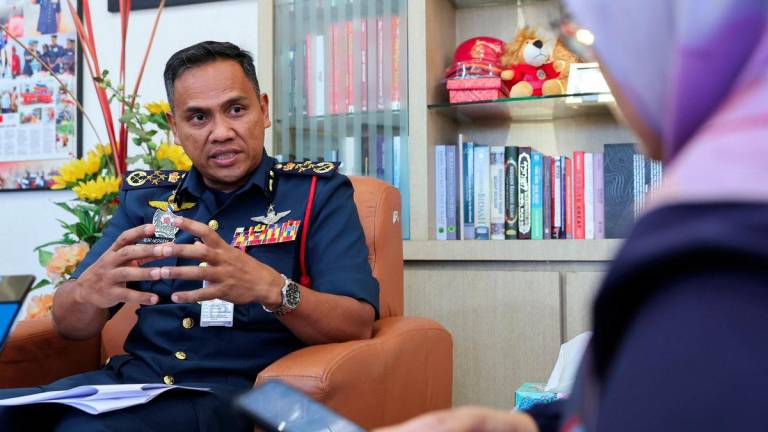 Ketua Pengarah Jabatan Bomba dan Penyelamat Malaysia (JBPM) Datuk Seri Nor Hisham Mohamad ketika ditemu ramah wartawan Bernama di Ibu Pejabat JBPM, baru-baru ini. - fotoBERNAMA