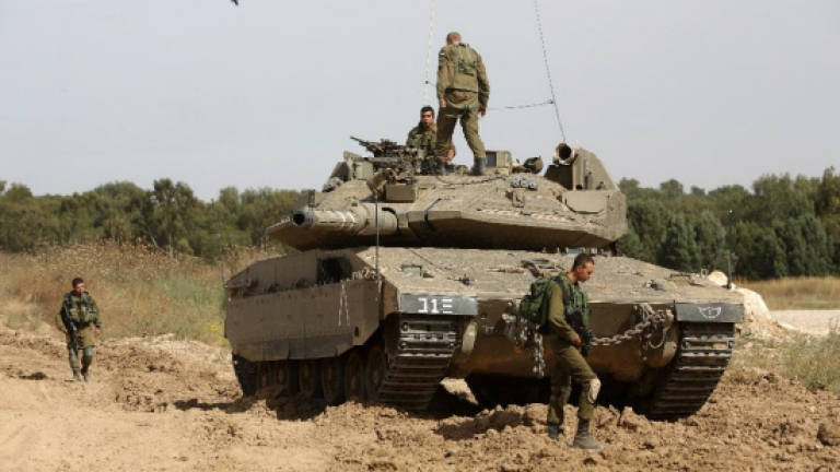 Israeli raids on Gaza after day of border tensions