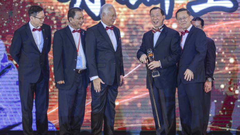 Vincent Tan and brother Danny Tan among recipients of Hokkien Associations’ awards