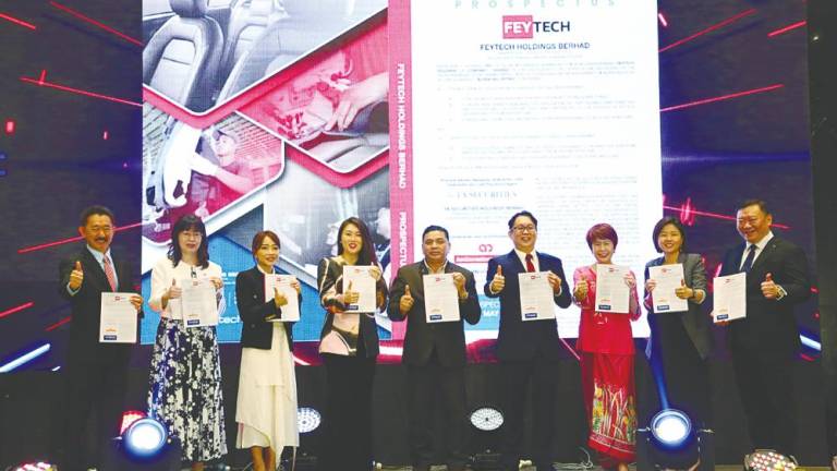 From left: Feytech Holdings independent non-executive director Leou Thiam Lai, AmInvestment Bank Bhd CEO Tracy Chen Wee Keng, Feytech Holdings executive director Tan Sun Sun, Go, independent non-executive chairman Datuk Mazlan Mohamad, executive director Go Yoong Chang, TA Enterprise Bhd managing director and CEO Datin Alicia Tiah, Feytech Holdings independent non-executive directors Lee Wan Ning, and Datuk Tan Yee Boon at the prospectus launch.